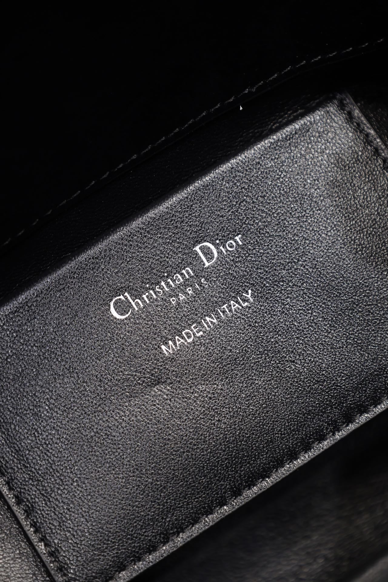 Small-sized Toujours Vertical Handbag "Waxed Black" - TGSIKIBW