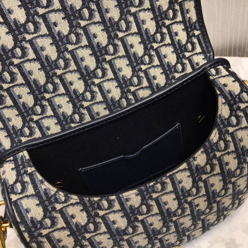Medium Bobby Bag in Oblique Jacquard M9319 - TGSIKIBW