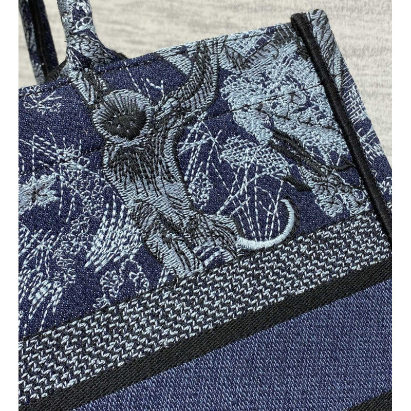 Book Tote Denim Blue Toile de Jouy Embroidery - TGSIKIBW