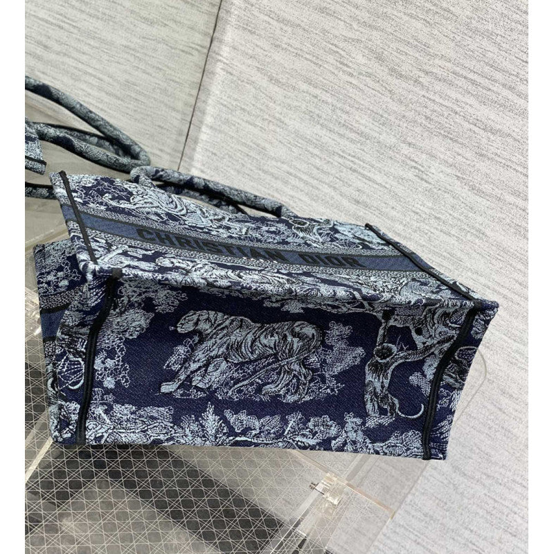 Book Tote Denim Blue Toile de Jouy Embroidery - TGSIKIBW